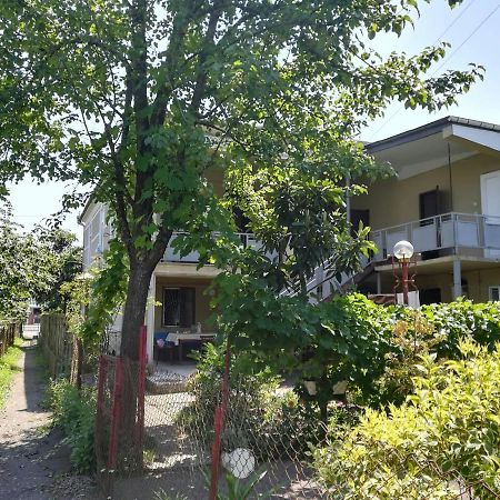 Guest House Of Givi Kobuleti Kültér fotó